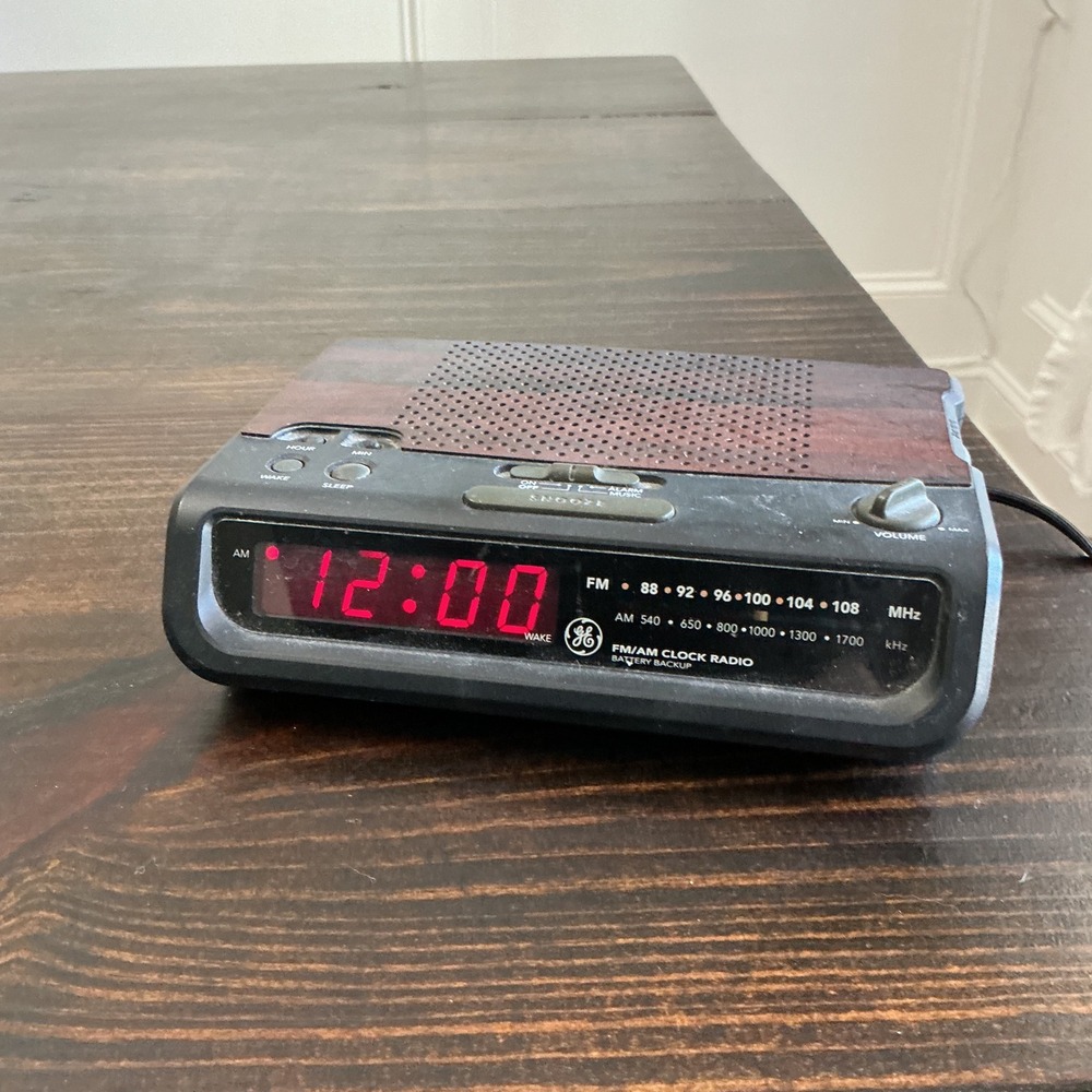 Vintage GE Digital Alarm Clock Radio AM FM Woodgrain Model 7-4613C (TESTED)